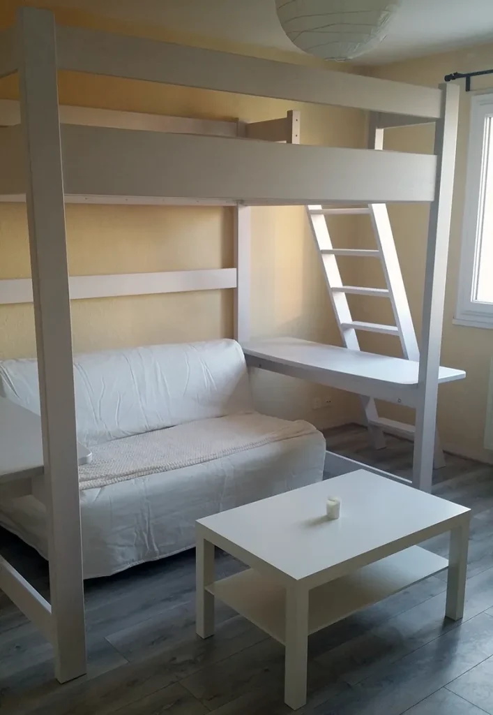 Chambre enfant mezzanine avec espace bureau - Atelier Vibois Menuisier en ameublement à Villeneuve sur Yonne