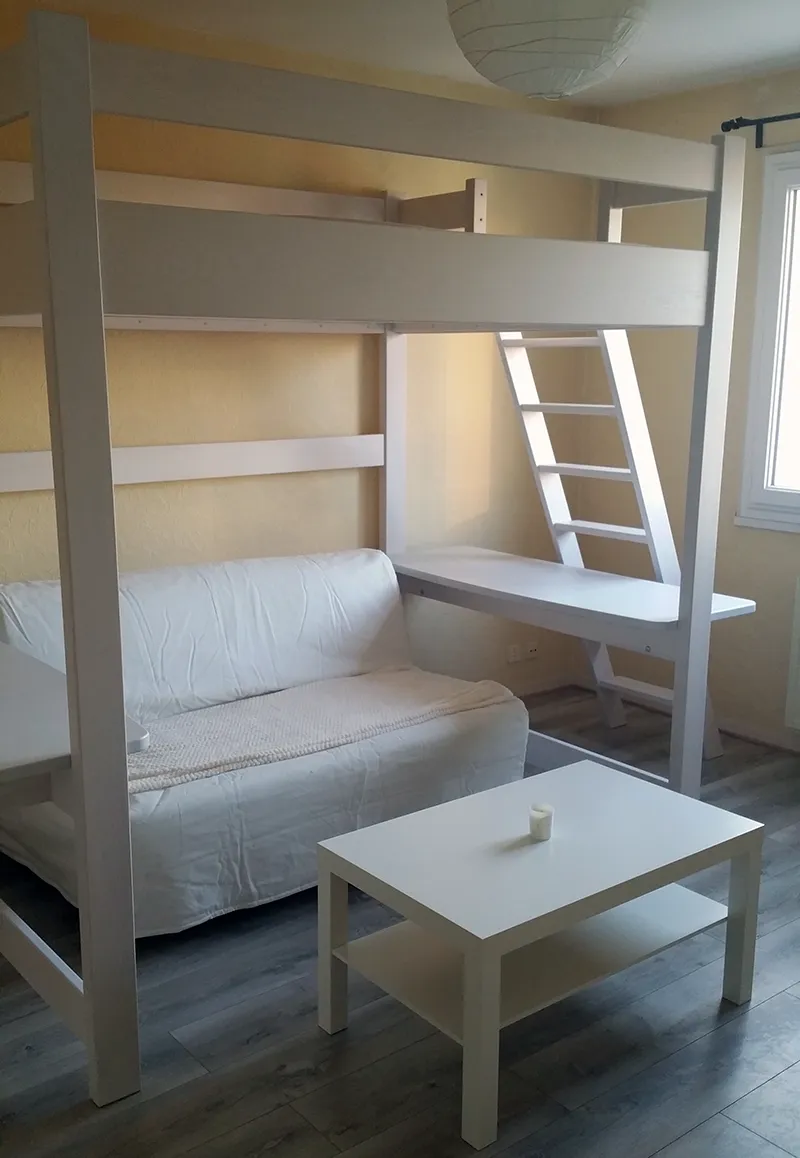 Chambre enfant mezzanine avec espace bureau - Atelier Vibois Menuisier en ameublement à Villeneuve sur Yonne