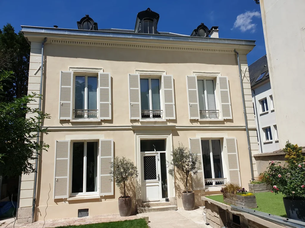 Restauration des volets d'un hôtel particulier - Atelier Vibois Menuisier à Villeneuve sur Yonne