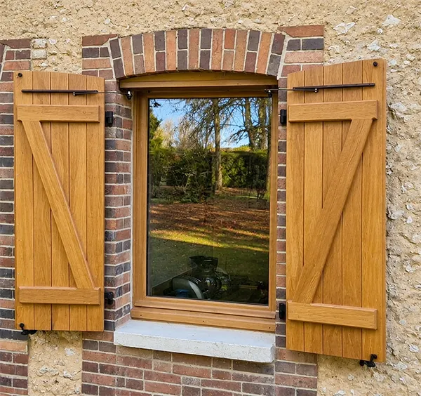 Motorisation pour volets battants en bois - Atelier Vibois Menuisier à Villeneuve sur Yonne
