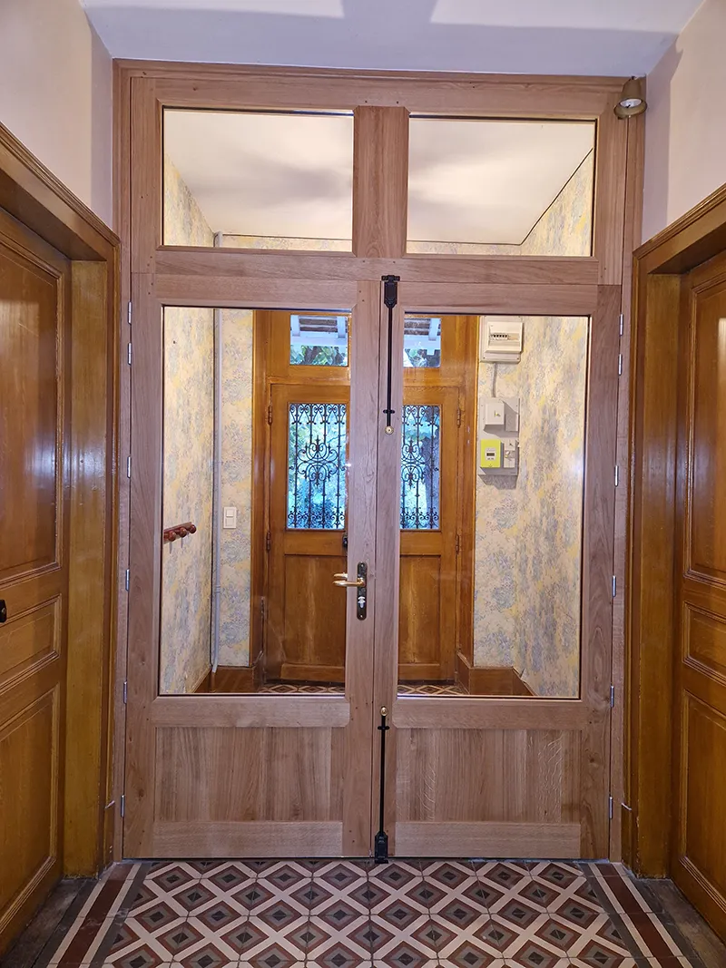 Porte palière d'entrée Bois et verre - Atelier Vibois Menuisier à Villeneuve sur Yonne