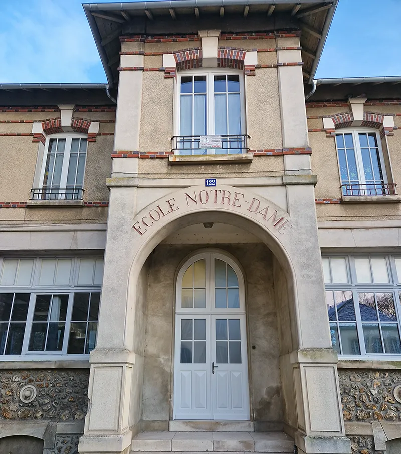 Porte d'entrée sur mesure avec imposte cintré - Atelier Vibois Menuisier à Villeneuve sur Yonne