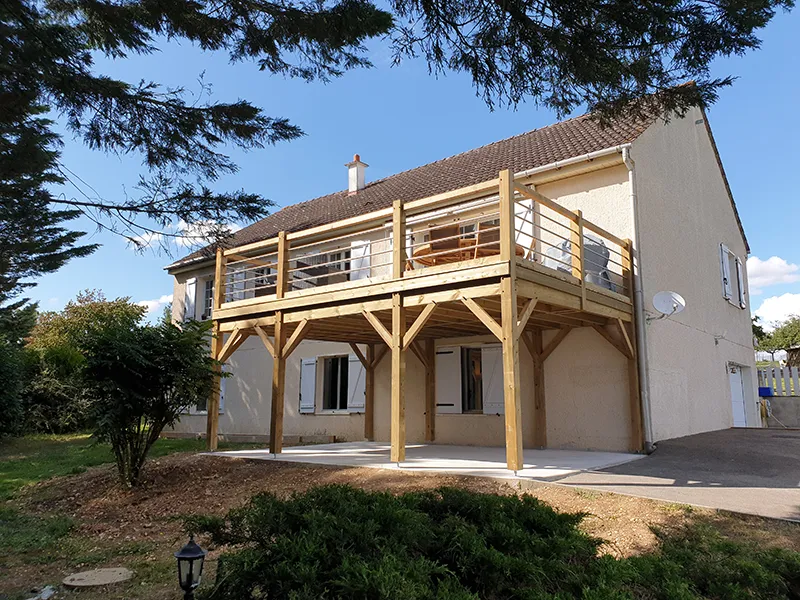 Terrasse sur pied en bois - Atelier Vibois Menuisier Charpentier à Villeneuve sur Yonne