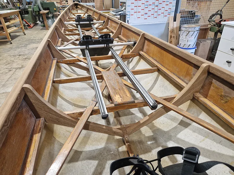 Restauration de la structure bois d'une Yole pour Aviron. Atelier Vibois Menuisier à Villeneuve sur Yonne