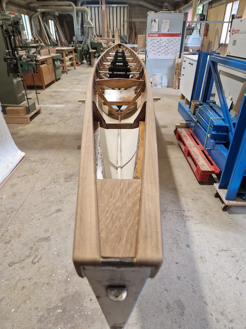 Restauration de la structure bois d'une Yole pour Aviron. Atelier Vibois Menuisier à Villeneuve sur Yonne