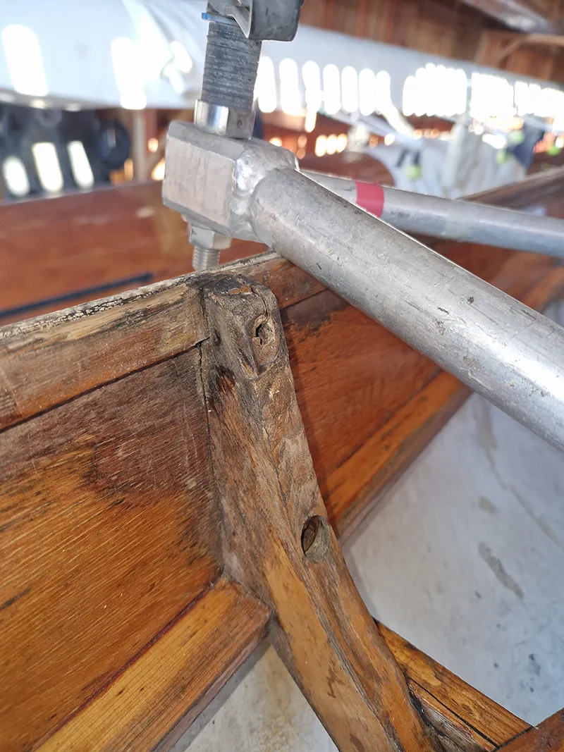 Restauration de la structure d'une Yole pour Aviron. Atelier Vibois Menuisier à Villeneuve sur Yonne